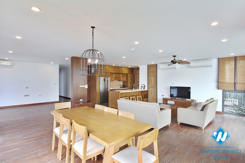 Spacious 3-bedroom apartment with lake view in Ho Tay